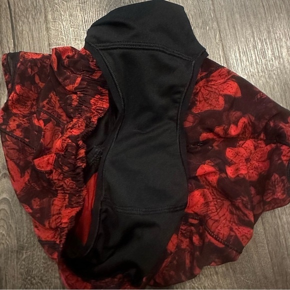 Lululemon Women’s Hotty Hot Short II Running 2.5" Carminetrue Red Black Floral - Picture 6 of 11